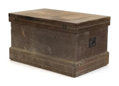 19TH C. CARPENTERS TOOL CHEST WITH TOOLS.