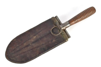 U.S. ENTRENCHING TOOL WITH SHEATH.