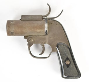 MODEL M8 WWII FLARE GUN.