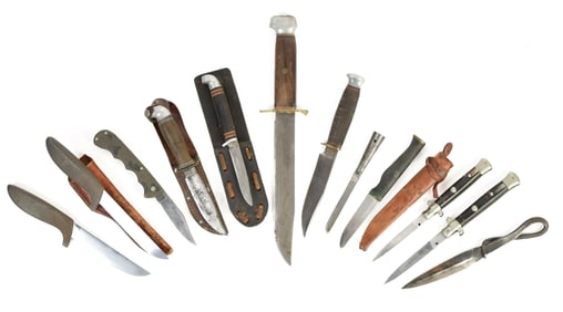 TWELVE HUNTING AND RELATED KNIVES.