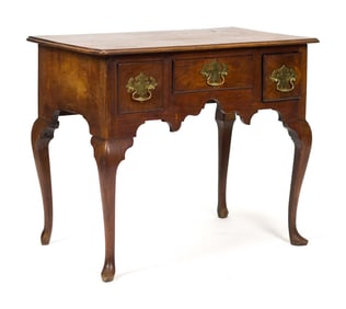 18TH C. PA WALNUT DRESSING TABLE.