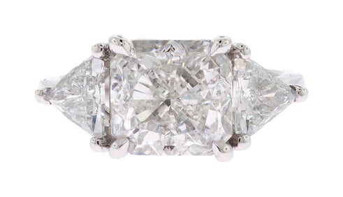 4.0 CT. RADIANT & TRILLION CUT DIAMOND PLAT. RING.