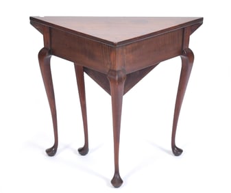 WALNUT & PINE 18TH C. QUEEN ANNE HANDKERCHIEF TABLE.