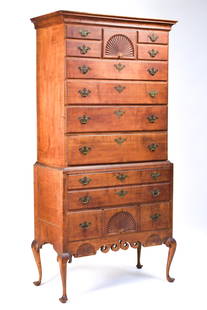 FINE 18TH C. NH DUNLAP CURLY MAPLE HIGHBOY.: A ca. 1775 two-part New Hampshire Queen Anne curly maple highboy, attributed to Dunlap workshops. A dovetailed case with an applied molded top, an arrangement of 5 drawers, the center being fan carved