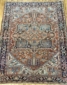 ANTIQUE ORIENTAL ROOM SIZE HERIZ RUG.