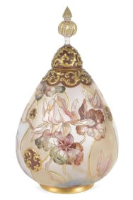 FINE MT. WASHINGTON 'ROYAL FLEMISH' COVERED VASE.