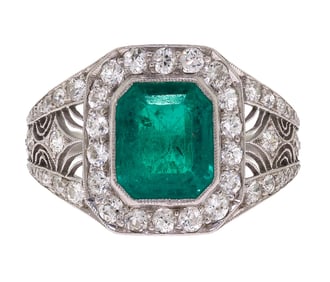 EDWARDIAN 2.5 CT. EMERALD & DIAMOND PLATINUM RING.