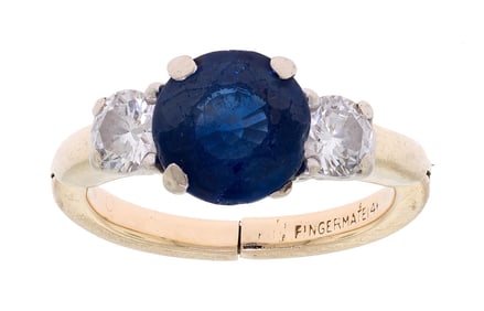 14K GOLD SAPPHIRE & DIAMOND THREE STONE RING.