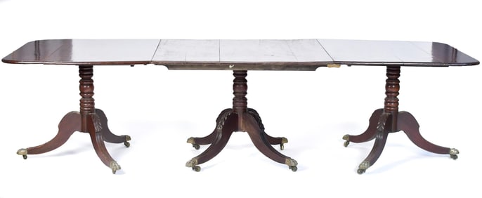 19TH C. REGENCY MAHOGANY TRIPLE PEDESTAL TABLE.