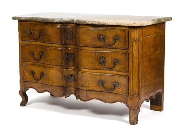 18TH C. FRENCH WALNUT COMMODE.