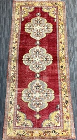 VINTAGE ORIENTAL RUG RUNNER.
