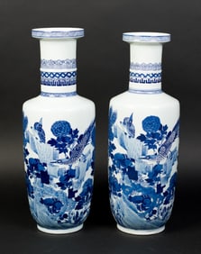 PAIR OF CHINESE BLUE AND WHITE PORCELAIN VASES.