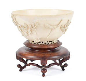 CARVED 18TH/19TH C. CHINESE CUP WITH STAND.