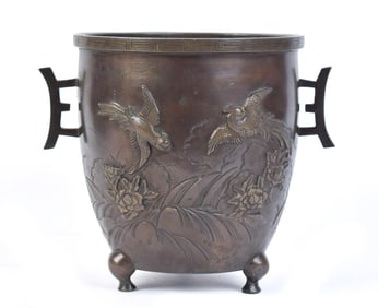 ANTIQUE SIGNED CHINESE BRONZE VASE.