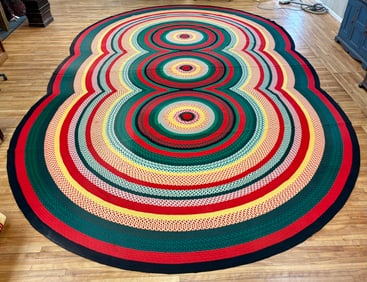 IMPRESSIVE MULTICOLOR BRAIDED RUG.