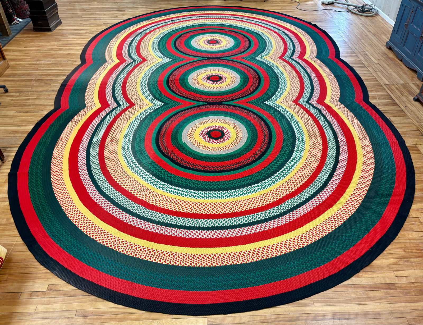 IMPRESSIVE MULTICOLOR BRAIDED RUG. (1 of 8)