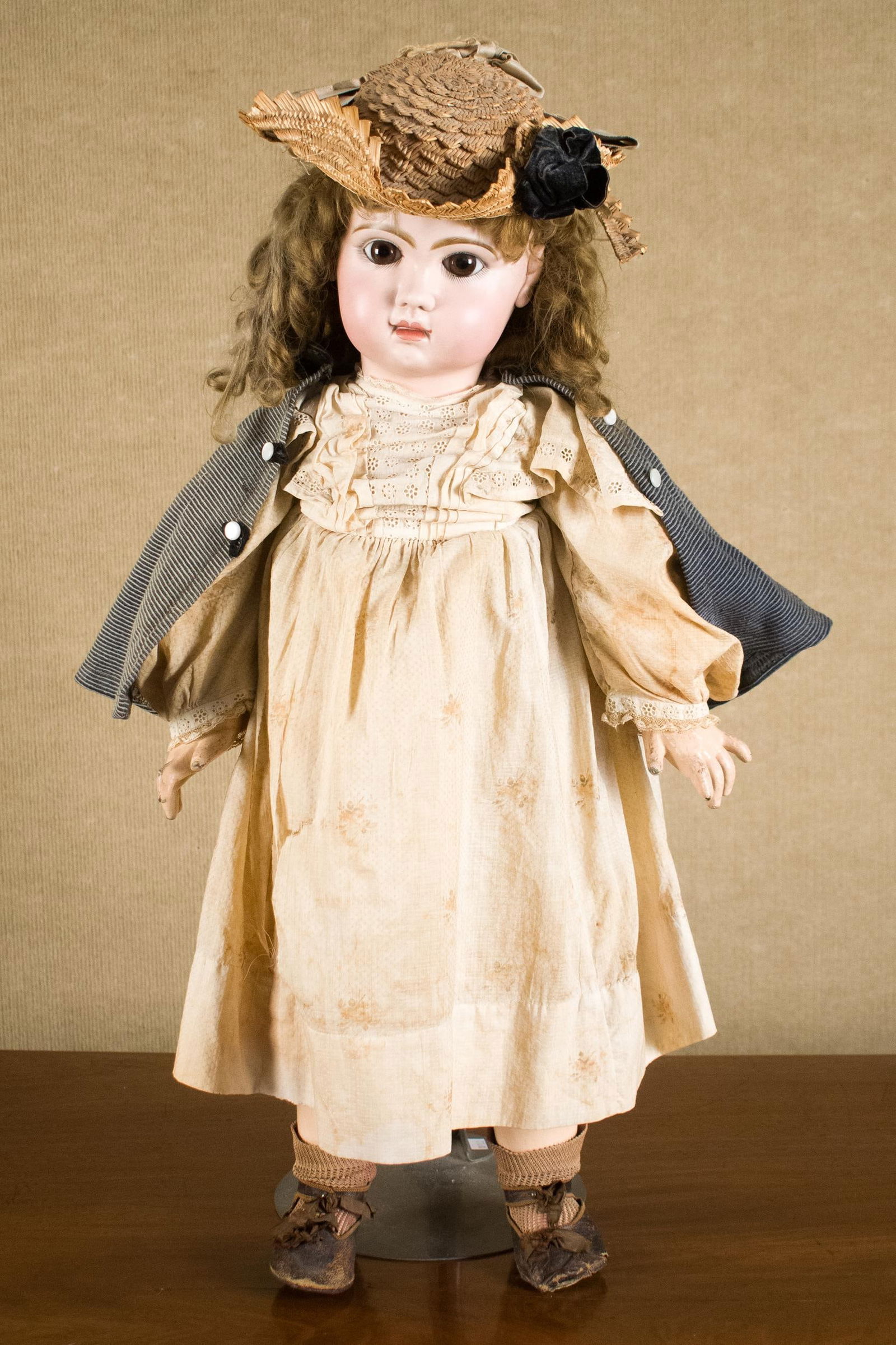 ANTIQUE FRENCH TETE JUMEAU BISQUE HEAD DOLL. (1 of 16)