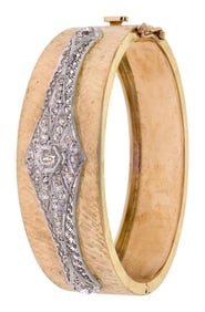 VINTAGE 14K GOLD, PLATINUM & DIAMOND BANGLE BRACELET.