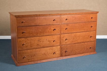 THOMAS MOSER CHERRY EIGHT DRAWER CHEST.