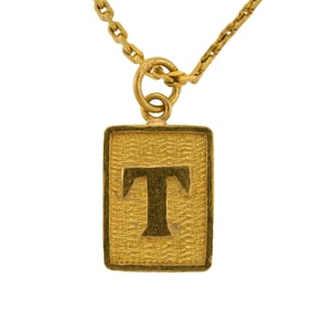 THAI 23K GOLD T BAR PENDANT & CHAIN.