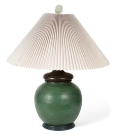 ARTS & CRAFTS BRONZE LAMP.