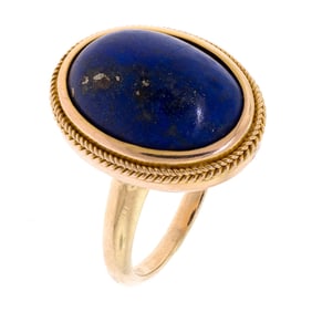 18K GOLD LAPIS LAZULI CABOCHON RING.