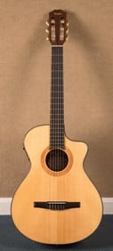 TAYLOR ACOUSTIC-ELECTRIC GUITAR NS32-CE.