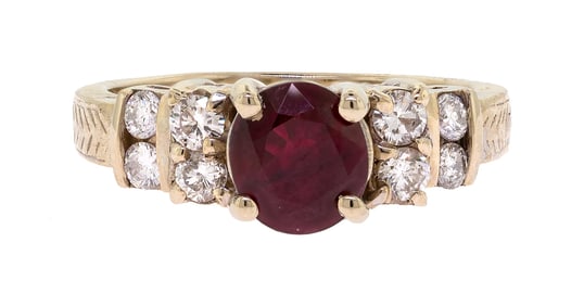 18K GOLD RUBY & DIAMOND RING.