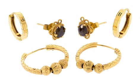 18K AND 23K EARRINGS, 3PR.