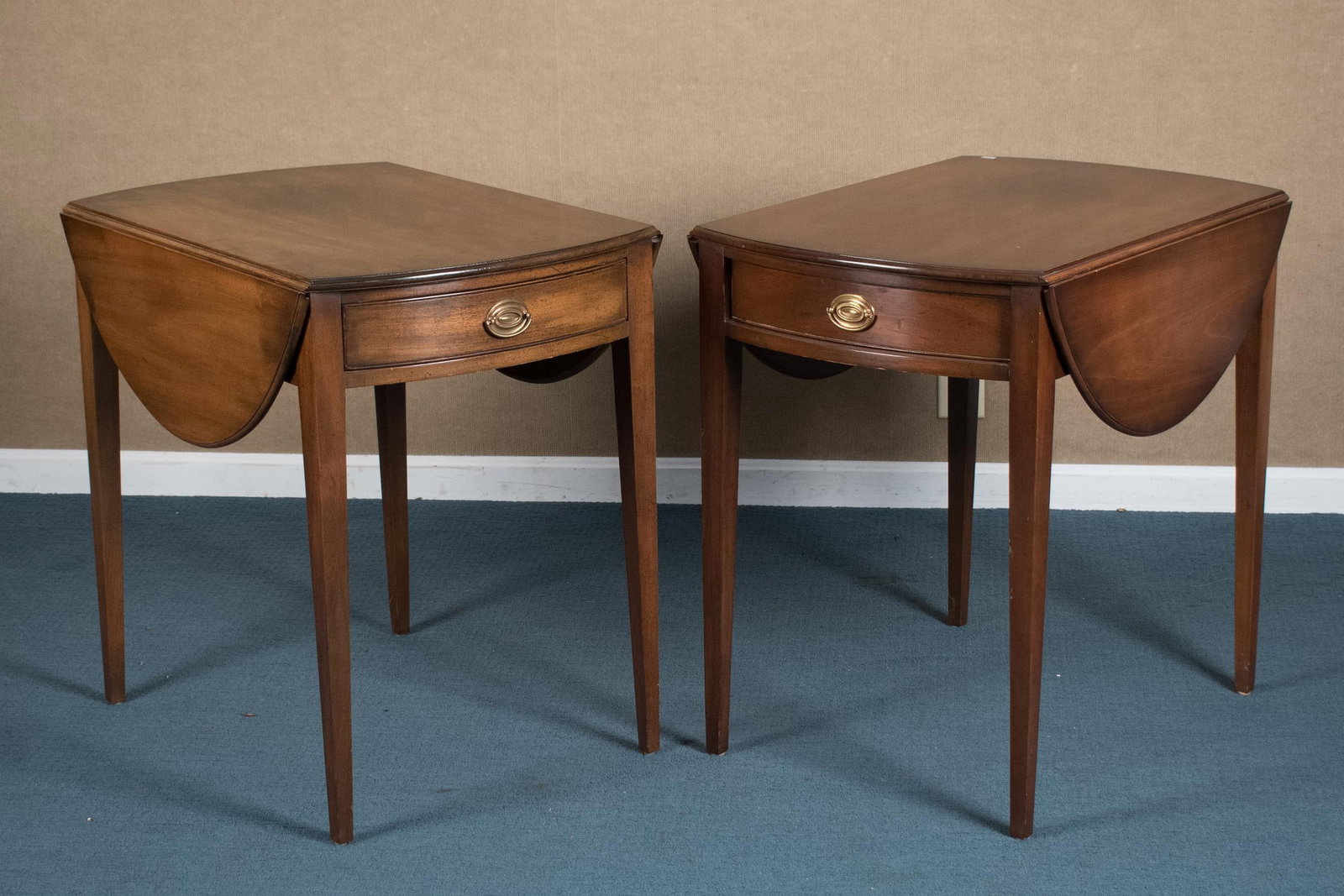 PR. KITTINGER WILLIAMSBURG PEMBROKE TABLES. (1 of 13)