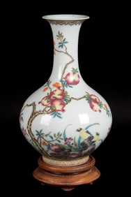20TH C. SIGNED CHINESE PORCELAIN POMEGRANATE VASE.
