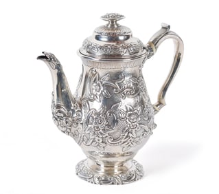 EARLY 19TH C. ENGLISH SILVER TEAPOT.