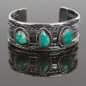 NATIVE AMERICAN STERLING TURQUOISE CUFF BRACELET.