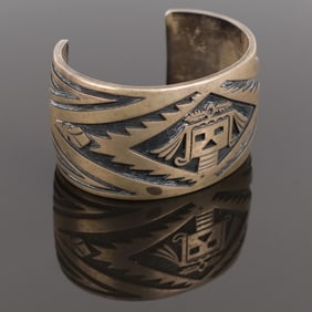 SIGNED T. THOMAS NAVAJO STERLING OVERLAY CUFF.