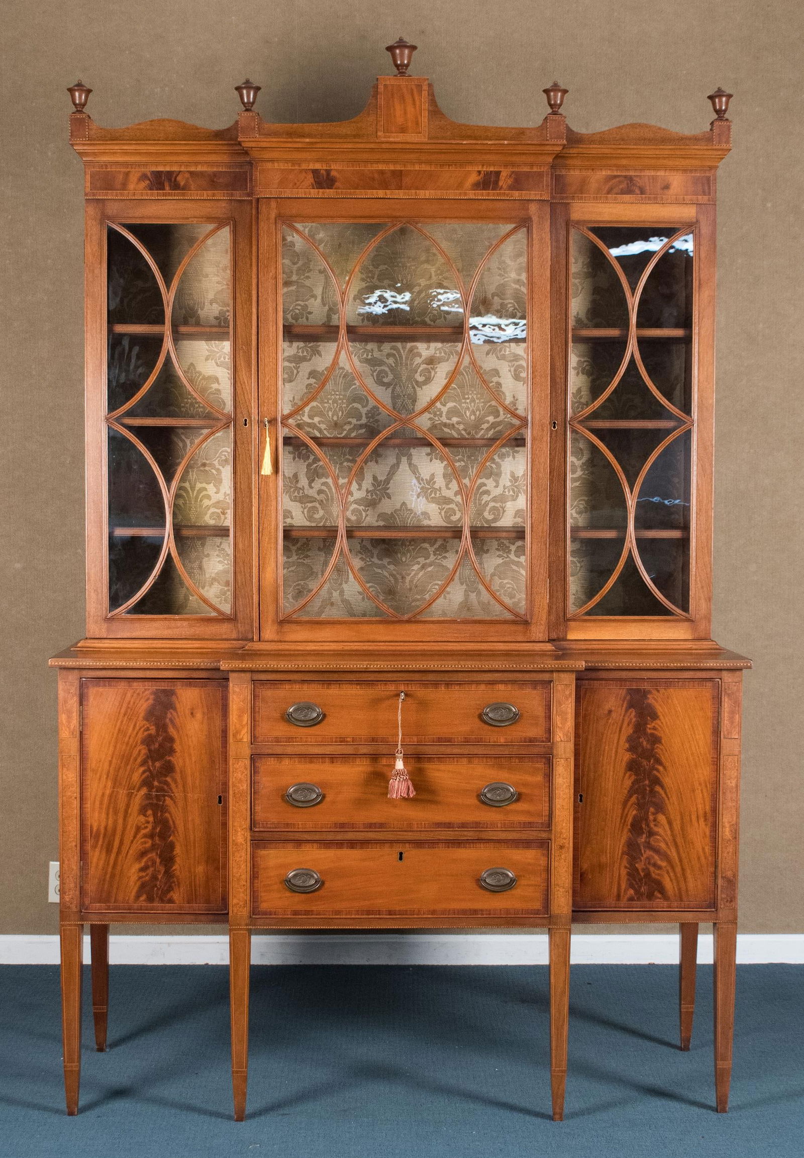 ANTIQUE FEDERAL STYLE BREAKFRONT SIDEBOARD. (1 of 12)