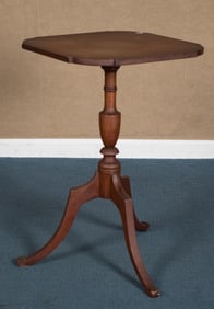 19TH C. MAHOGANY CANDLESTAND.