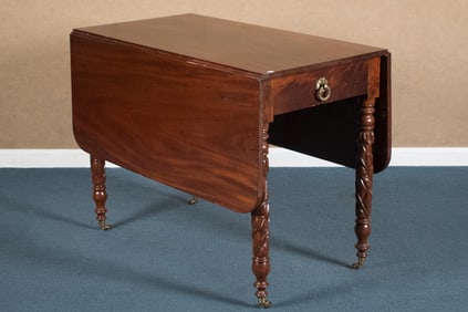 19TH C. FEDERAL MAHOGANY DROP LEAF TABLE.