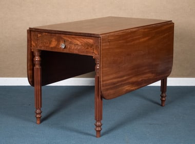 19TH C. FEDERAL DROP LEAF DINING TABLE.