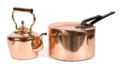 19TH C. ENGLISH COPPER KETTLE AND SAUCEPAN.