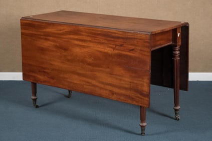 FINE FEDERAL MAHOGANY REEDED LEG DROP LEAF TABLE.