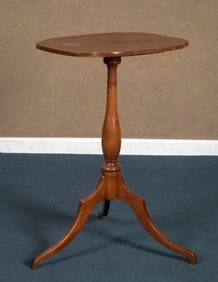 ANTIQUE CHERRY CANDLESTAND.