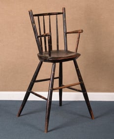 ANTIQUE WINDSOR HIGHCHAIR.