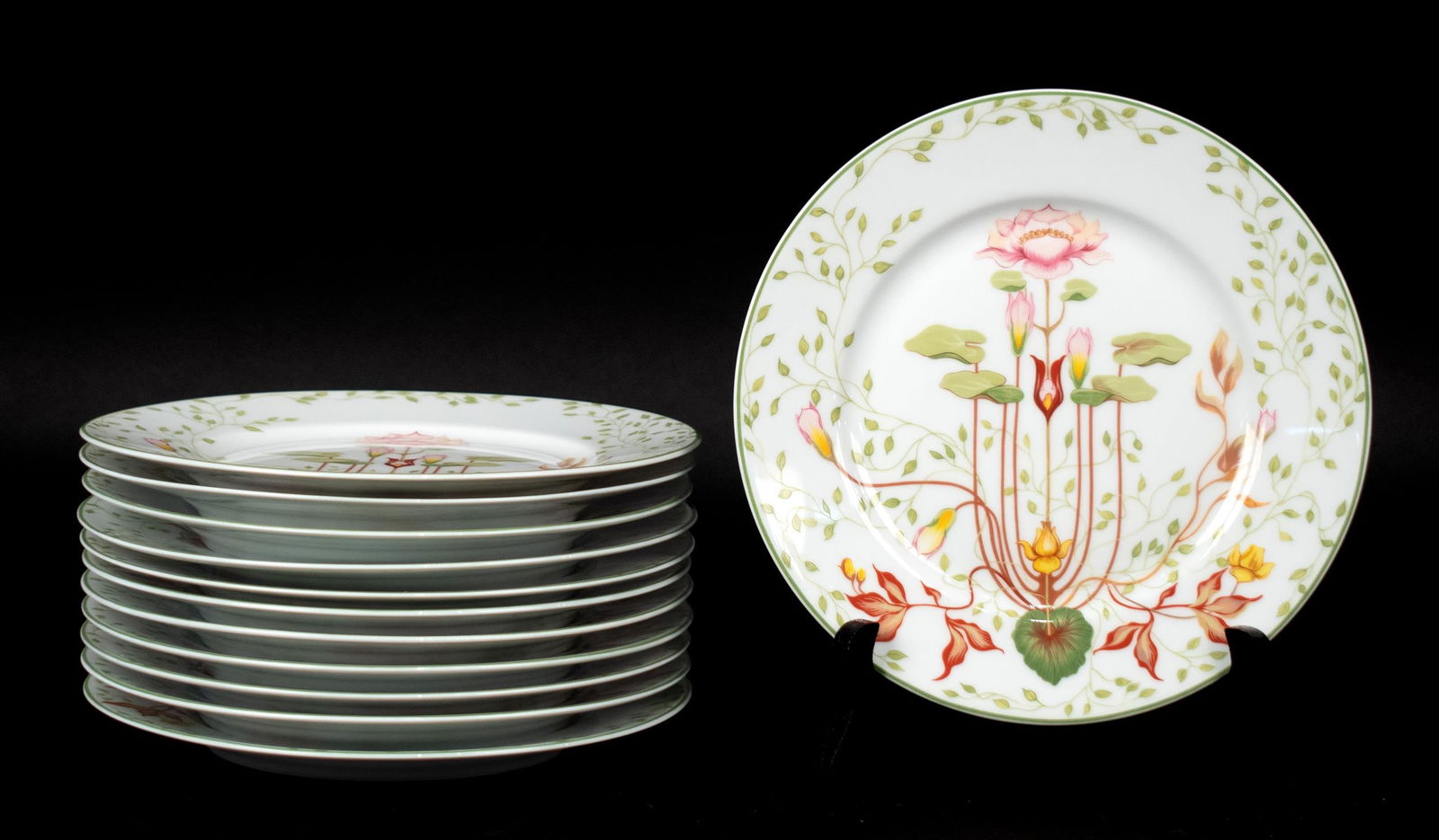 SET OF 12 A. RAYNAUD ET CIE LIMOGES PLATES. (1 of 8)