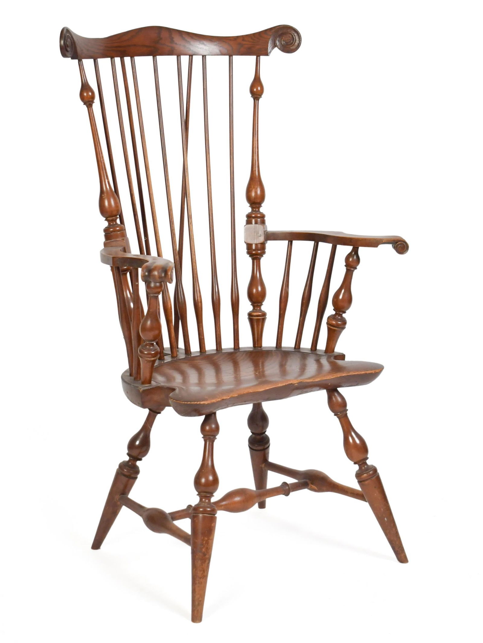 WALLACE NUTTING FAN BACK KNUCKLE ARMCHAIR.: Early 20th C. Wallace Nutting fan back armchair with knuckle arms. Has a hickory crest rail with carved ears and a tall, spindled brace back. It has a pine saddle seat with vase and ring turnings, bra