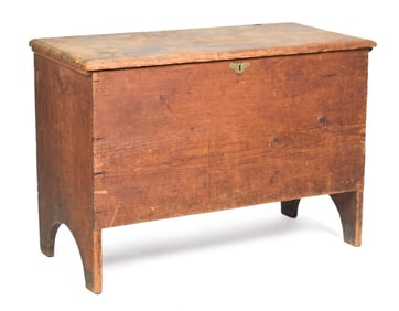 LATE 18TH C. AMERICAN STORAGE BOX.