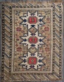ANTIQUE KUBA ORIENTAL SCATTER RUG.