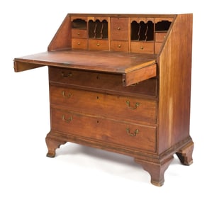 18TH C. CHIPPENDALE CHERRY SLANT LID DESK.