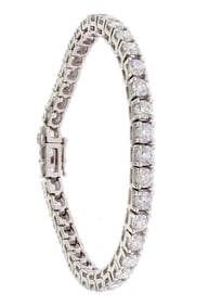 PLATINUM 12.2 CT. TW. DIAMOND TENNIS BRACELET.