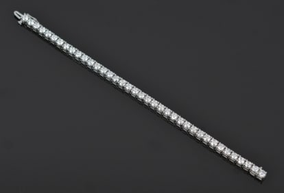 PLAT. 15 CT. TW. EMERALD CUT DIAMOND BRACELET.