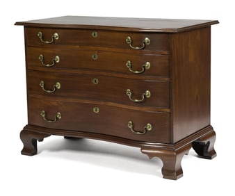 FINE 18TH C. MAHOGANY CHIPPENDALE OXBOW CHEST.